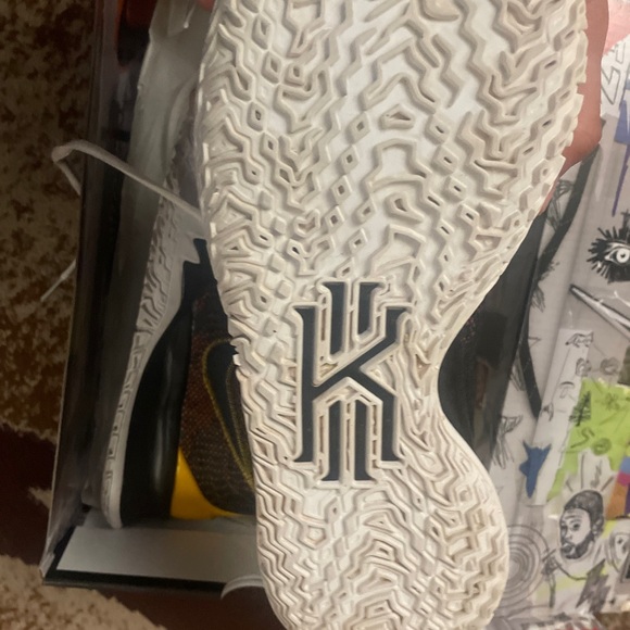 Kyrie 7 Rayguns, Size 10 - Picture 4 of 9